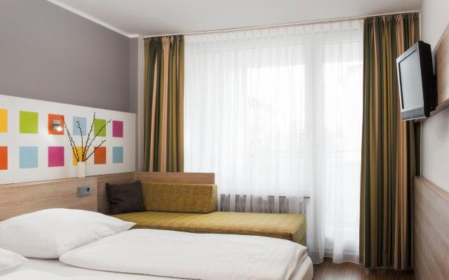 Business & Budget Hotel Tessin