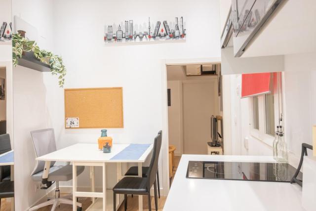 Modern, temporary, and practical apartment in Chamberí VAR120