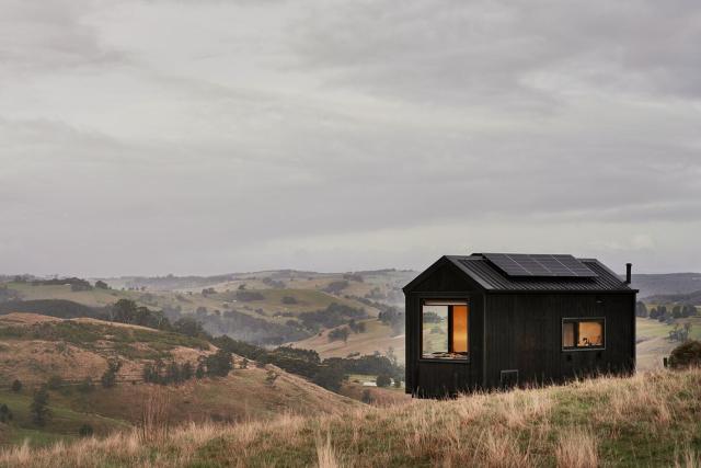 Hike to your Off-Grid Cabin Deep in Nature - Santi