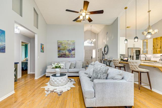 5 Mi to Lake Eola Park: Orlando Home w/ Pool!