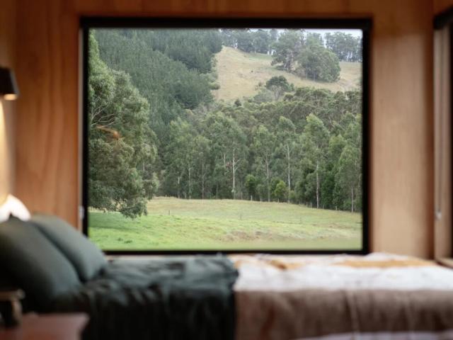 Off-Grid Cabin with Valley Views and Hot Tub - Velma