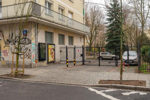 Hoża Heart of Warsaw Apartment by BookingHost