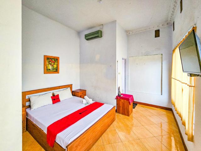 RedDoorz Syariah near Stadion Merdeka Jombang