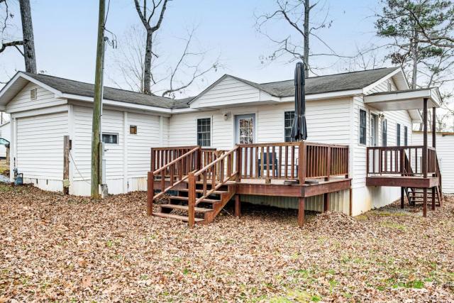 1 Mi to Lake Murray! Pet-Friendly Extended Getaway