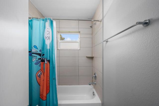 Bright and Cozy Med Center Apartment