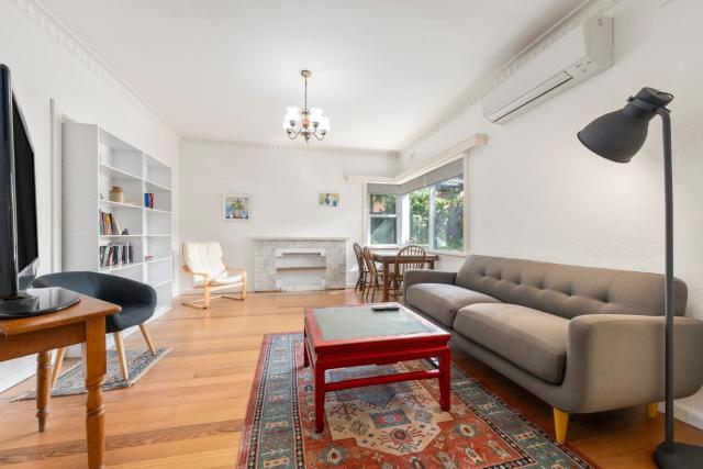 Spacious, Light filled, One Bedroom House by the Beach