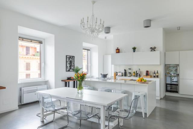 Trastevere Modern 4BR 4baths, WIFI, AC, custom kitchen, living room