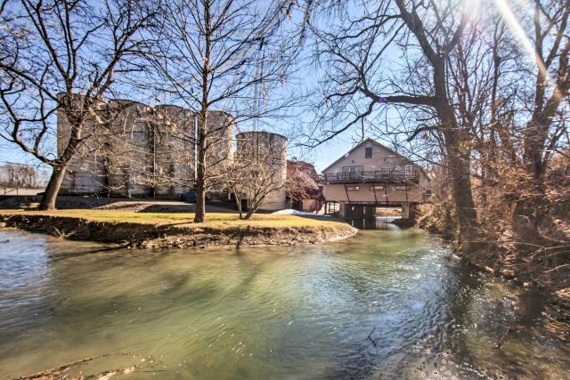Creek Access & Deck: ‘Runningwater’ Lancaster Gem