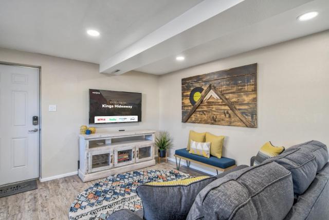 Kings Hideaway Stylish Apartment with Scenic View