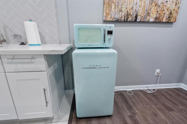Montrose 1BR Apartment with Modern Vibes and Fast WiFi