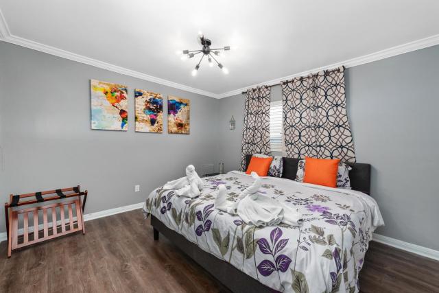 Montrose 1BR Apartment with Modern Vibes and Fast WiFi