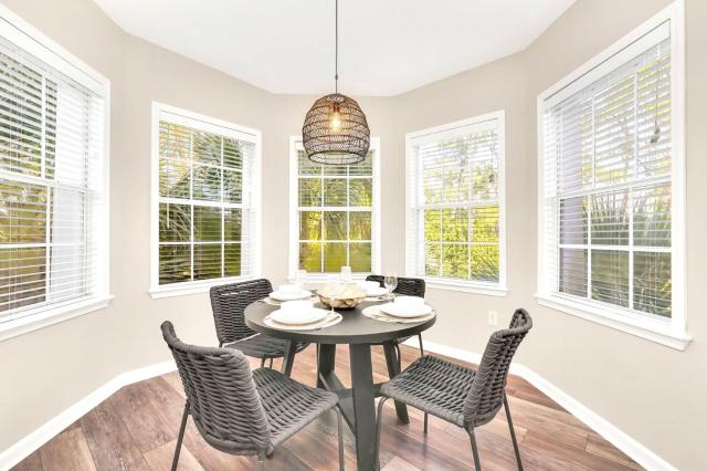 Near Disney - 3BR Condo - Pool and Games
