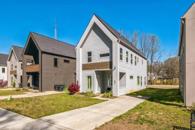PoolTable-15 Mins to Uptown & DT-King Bed!