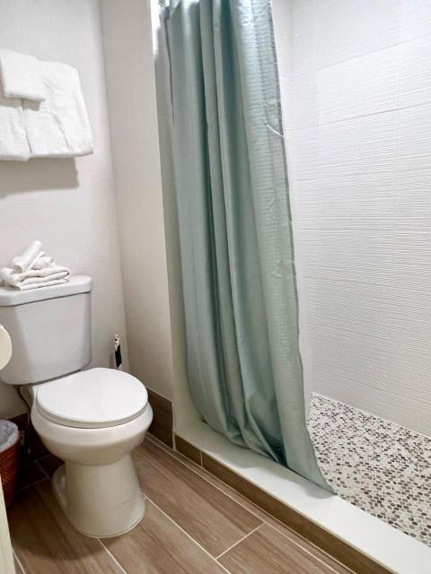 Condo close to Epic Universe - free parking