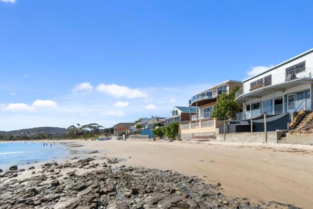Absolute Waterfront Only 15 minutes From Hobart