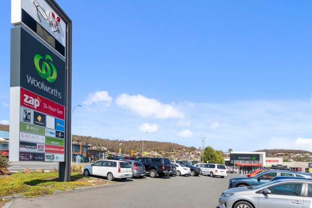 Absolute Waterfront Only 15 minutes From Hobart