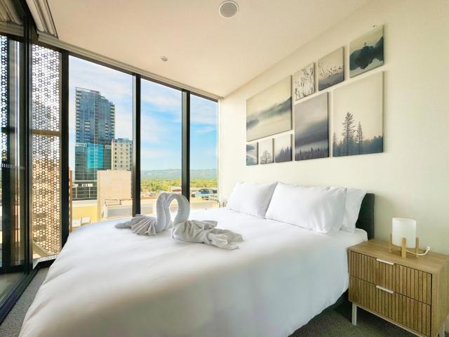 City Chic Living: 1-BR APT Overlooking Rundle Mall