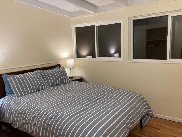 Cozy Hideaway and Hot Tub. Pet Friendly.