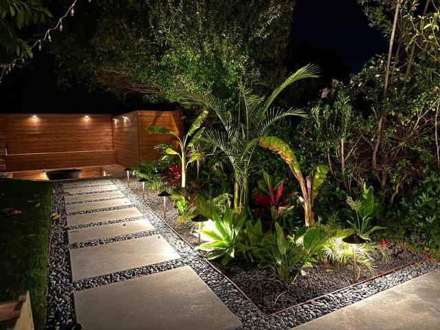 Private House 3 min to beach large backyard Spa Sauna BBQ !
