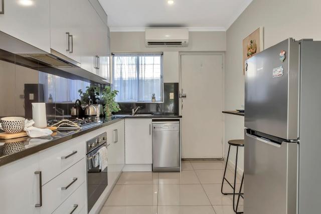 Coastal Comfort with a Pool opposite Henley Beach