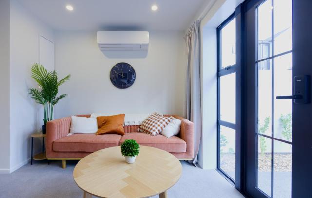 Modern Townhouse, Prime Location, Carpark