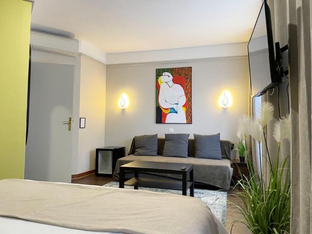 L'EMBLEME - BOUTIQUE HOTEL