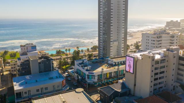 Mojo Hotel & Market