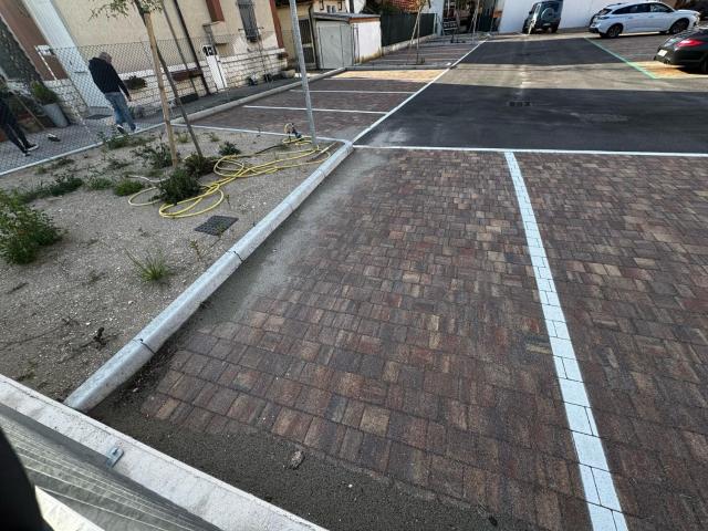 Appartamento con POSTO AUTO PRIVATO A Marina Centro Mare