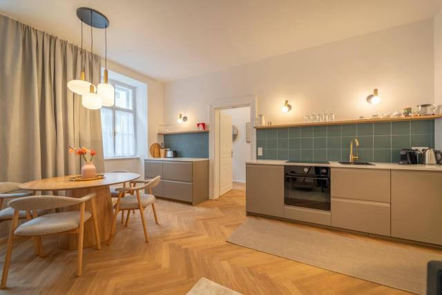 josef's home I Violette