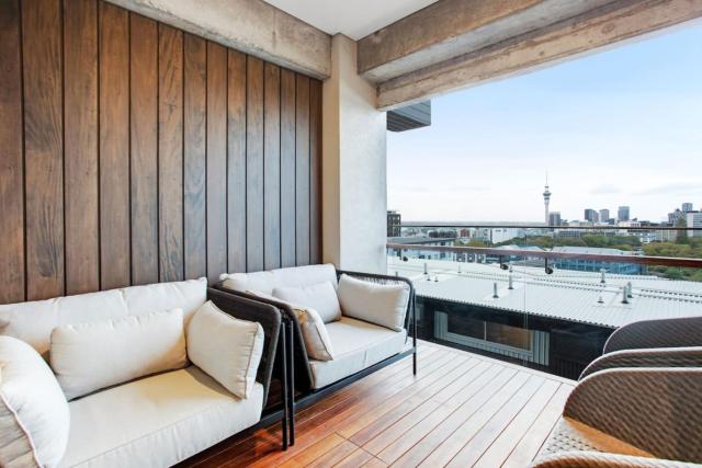 Premium Cityscape Abode w Skytower view & Parking