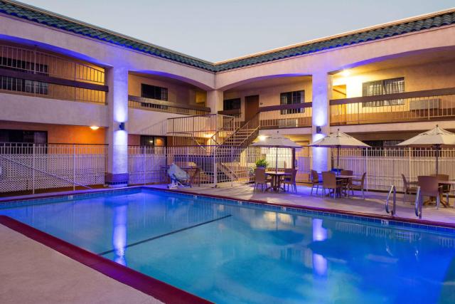 Days Inn & Suites by Wyndham Artesia