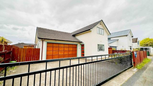 Spacious Family Home Near Auckland Airport Sleeps 8 Free Parking