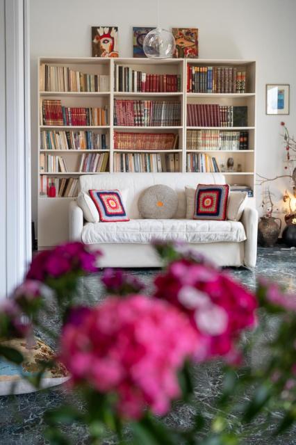 Florou's art-gallery apartment, Kypseli