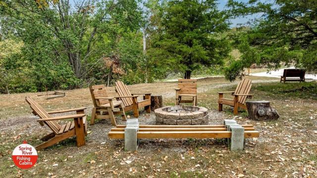 Wonderful Rustic Cabin with Barbecue in Miami, Oklahoma