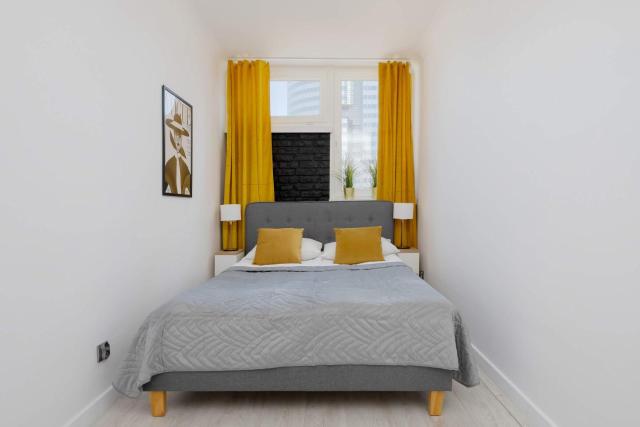 Modern Apartment Grzybowska near Hala Mirowska by Noclegi Renters