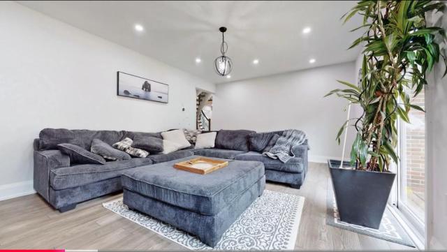 Newly renovated luxury villa in Stouffville, ON