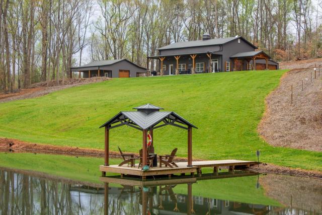 Family-Friendly Barndominium Near Greenville!