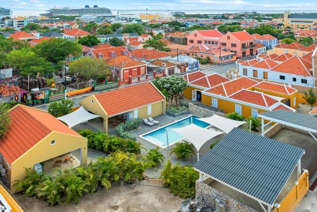 Villa Grandi Luxury 8BR 8BA Estate with Saltwater Pool in Historic Otrobanda