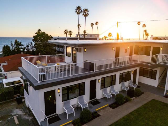 Tides Oceanview Inn and Cottages