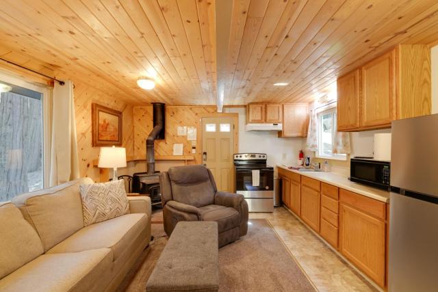Hike, Ski & Sip: Arnold Cabin 4 Mi to State Park!
