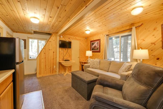 Hike, Ski & Sip: Arnold Cabin 4 Mi to State Park!