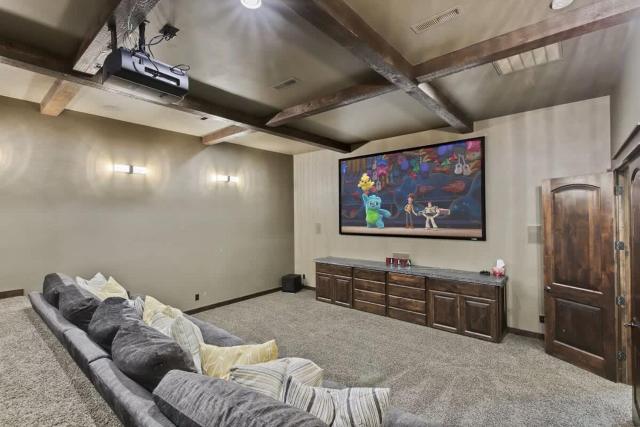 Entertainment Castle - Large Group & Company Func