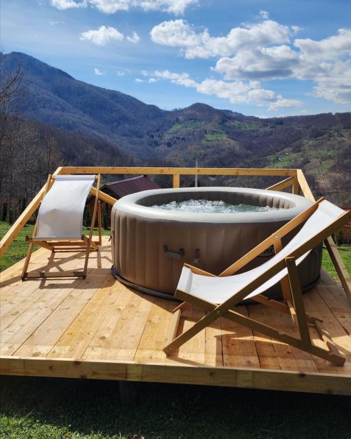 Honeywood Cabin I with Private Spa