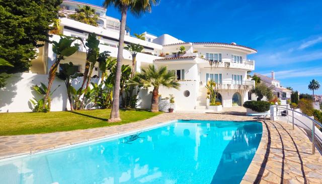 Villa R7- Luxury with Ocean Views