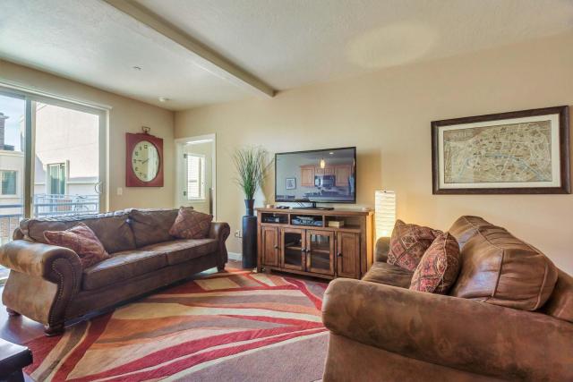 Downtown Condo Near the Convention Center