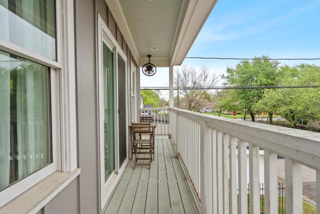 Solace One 1BR Guesthouse with Balcony Near Downtown Houston