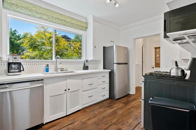 Modern 4bed 3bath home with piano near Universal Studio & Hollywood for 10