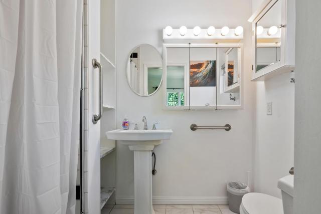 Modern 4bed 3bath home with piano near Universal Studio & Hollywood for 10