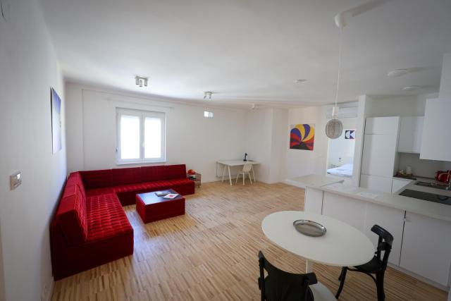 U6 City center apartment by the Danube