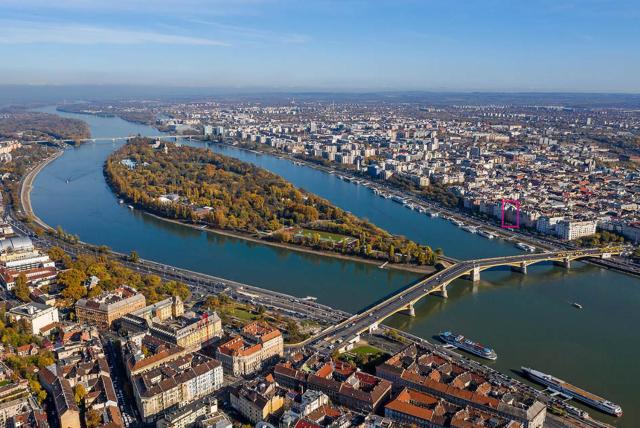 U6 City center apartment by the Danube